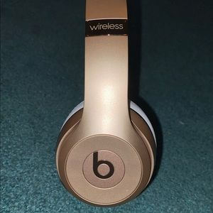Beats Solo 2 Wireless Rose Gold Over Ear Headphones